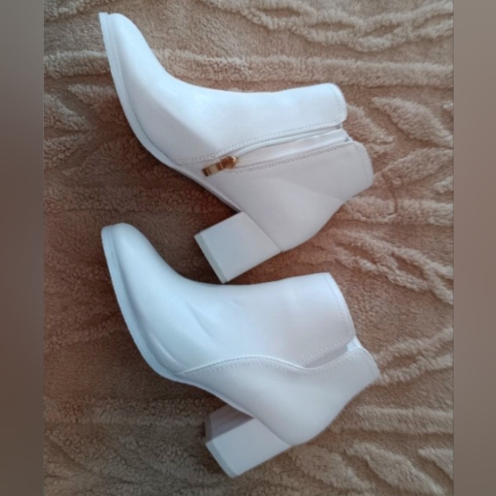 Sekayisore White Low-Heeled Chelsea Ankle Boots Side Zipper Size 8.5